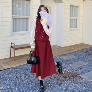 俏皮活泼假两件撞色拼接红色连衣裙女春秋2025新款显瘦巨好看裙子图片