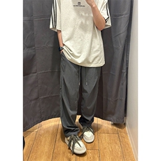 深灰色