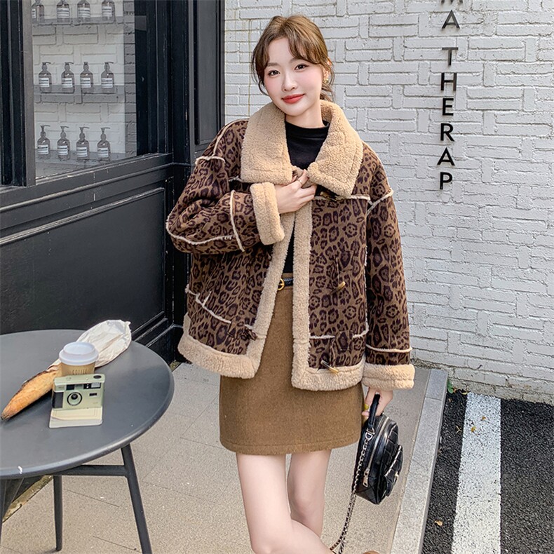 牛角扣豹纹皮毛一体外套女秋冬超火好看高级感加绒加厚羊羔毛夹克,女装短外套,维壹
