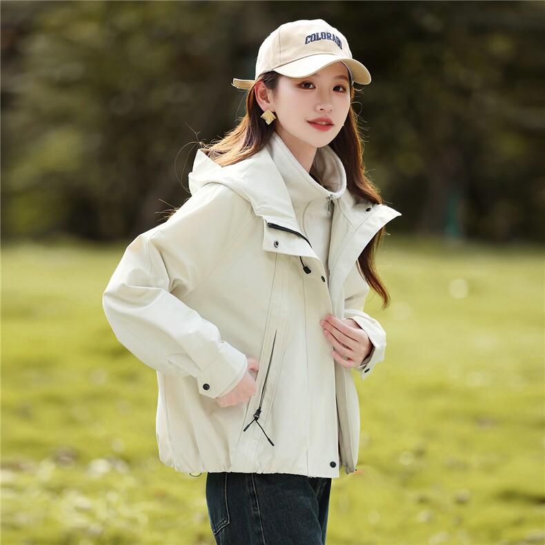 户外休闲连帽冲锋衣三合一外套女2025冬新款宽松显瘦加绒保暖上衣,女装套装/套裙,丽影随形