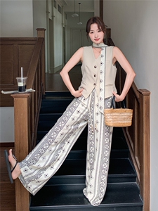 主推新款老钱风高级感单排扣马甲直筒裤女士套装2215-P185-K295图片