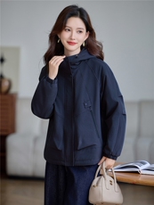 现货!2025年冬季时尚连帽大口袋加绒加厚女外套，女装棉衣/棉服，依恋蒂丝