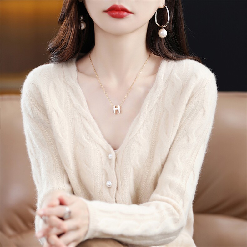 2025年秋季时尚百搭通勤V领宽松，女装羊绒衫，秋双羊绒
