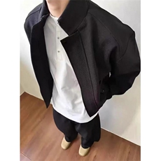 黑色