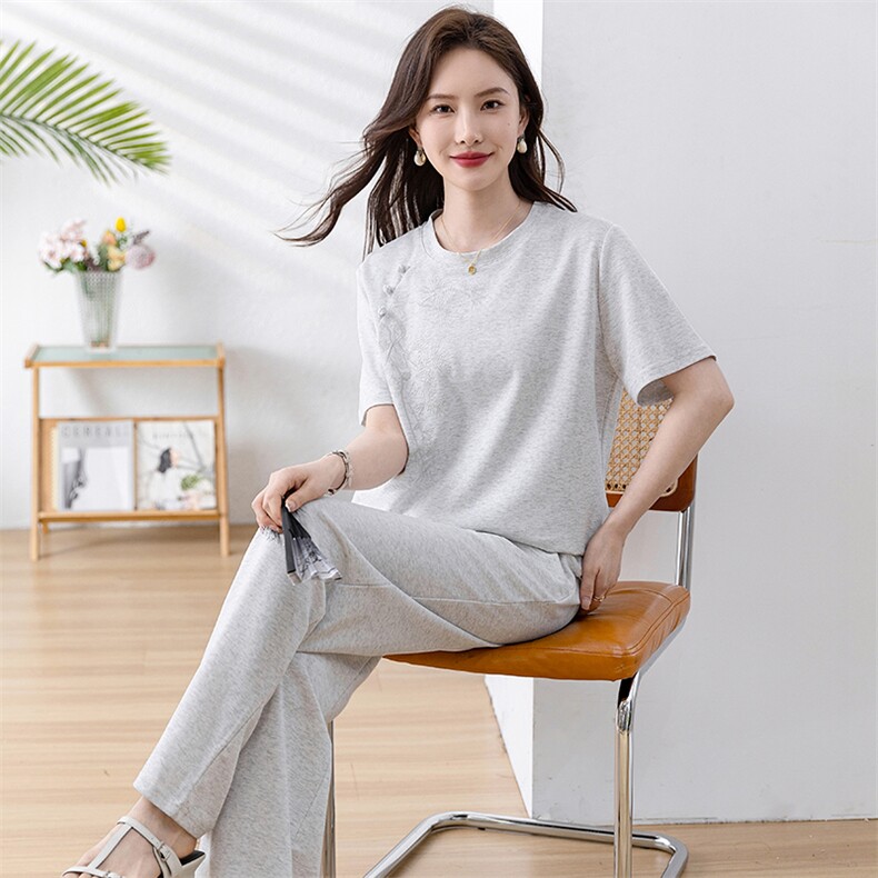 2025高级感刺绣休闲套装女新款时尚中年妈妈短袖阔腿裤两件套,女装套装/套裙,凯瑟曼