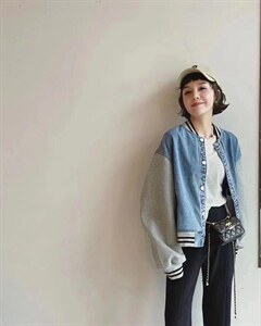 拼接牛仔棒球服图片
