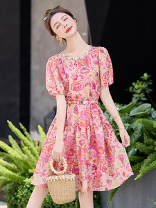 碎花连衣裙女2025年夏季新款小个子洋气时髦收腰显瘦中长款A裙子图片