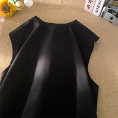 黑色