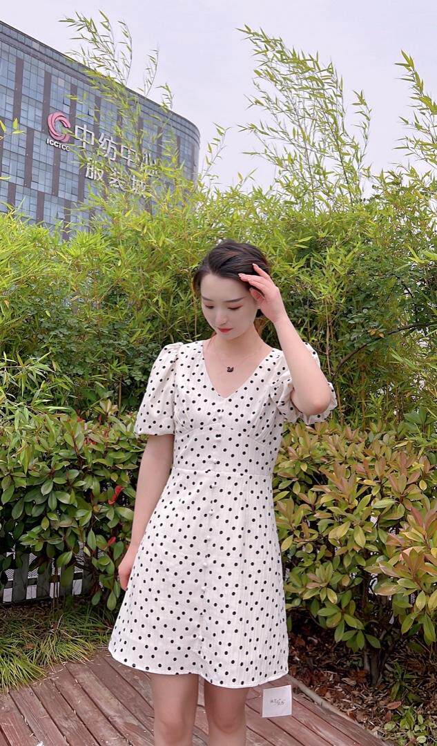 夏季点点连衣裙，女装连衣裙，雨恋依香(1F)