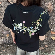 黑色