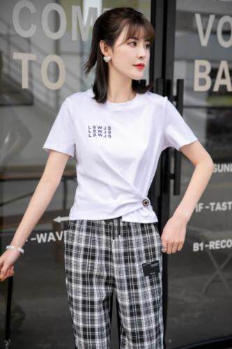 现货供应：韩版新款套装M一XXL，女装职业装，拉思维加丝