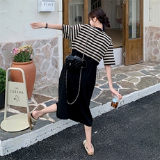 撞色条纹淡人假两件连衣裙夏季新款设计感小众宽松显瘦休闲背带裙，女装套装/套裙，2C239