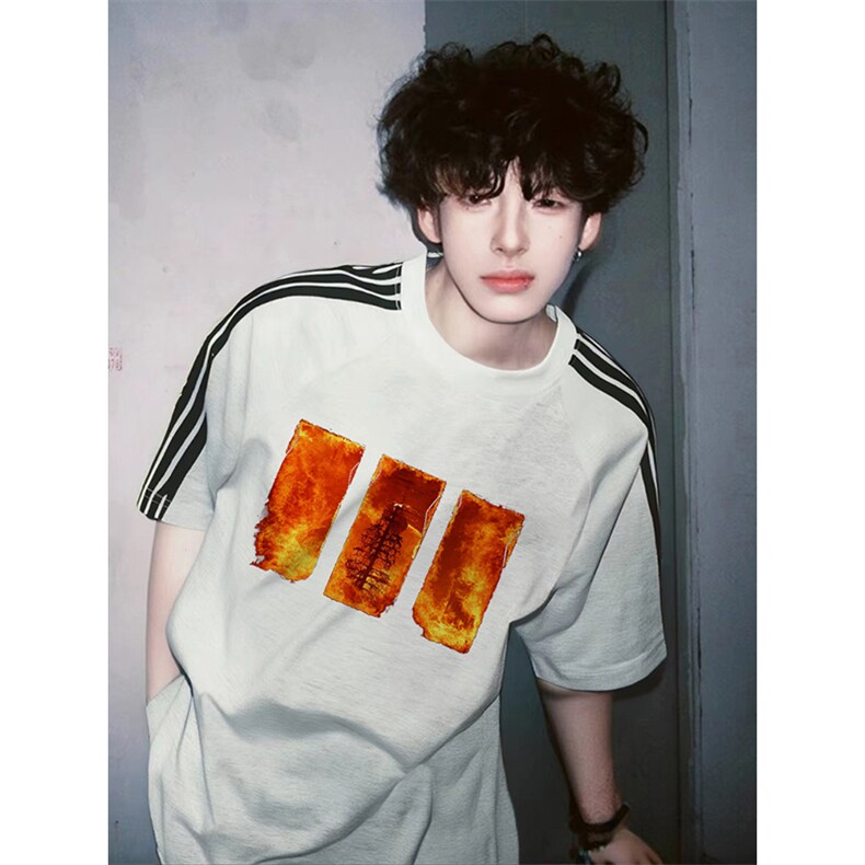 抖音得物品质二开240克宽松纯棉美式潮牌印花三条杠中性风短袖T恤,男装T恤,电商A486