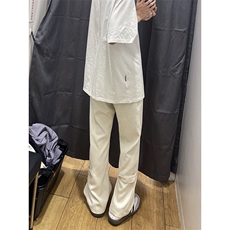 米白色