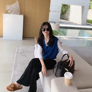 针织羊绒马甲女初秋2025新款纯色坎肩V领宽松背心套头羊毛毛衣潮图片