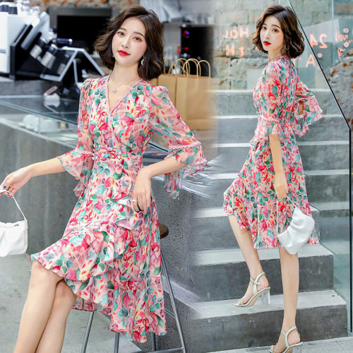 2021夏装新款气质松紧收腰显瘦法式V领碎花拼蕾丝雪纺连衣裙，女装连衣裙，艾仟回(原伊仟回)