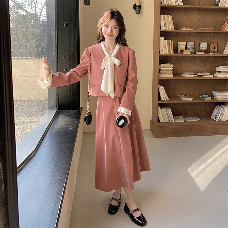 高级感穿搭法式粉色V领丝绒长袖连衣裙女初春秋好看长裙两件套装,女装套装/套裙,浪娴服饰