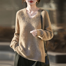 2025年秋季时尚百搭通勤简约休闲无缝剪刀小V领套衫，女装羊毛衫，昭美羊绒