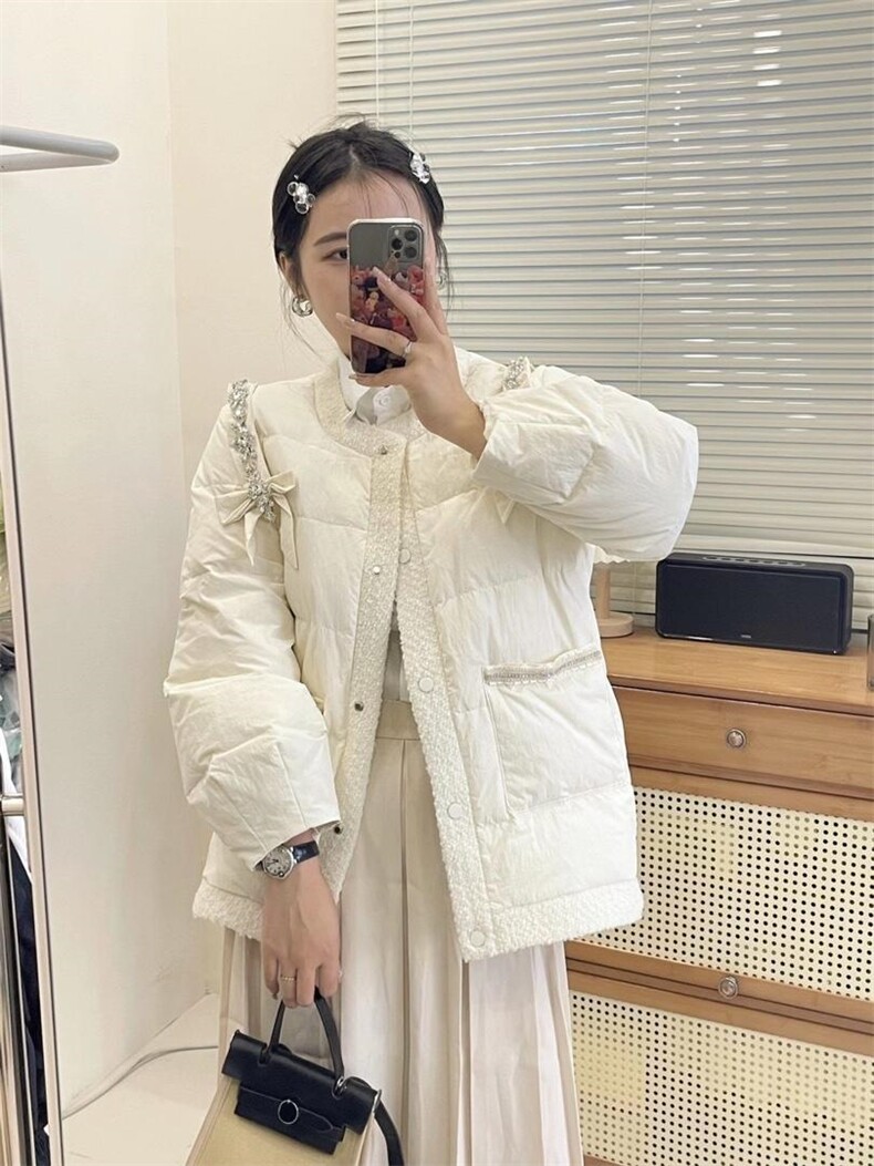 重工艺手工水钻羽绒服，女装羽绒服，得到THETHAT