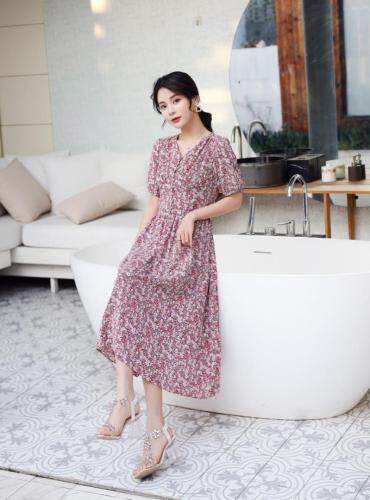 夏季新款韩版雪纺碎花连衣裙，女装连衣裙，裳之恋语