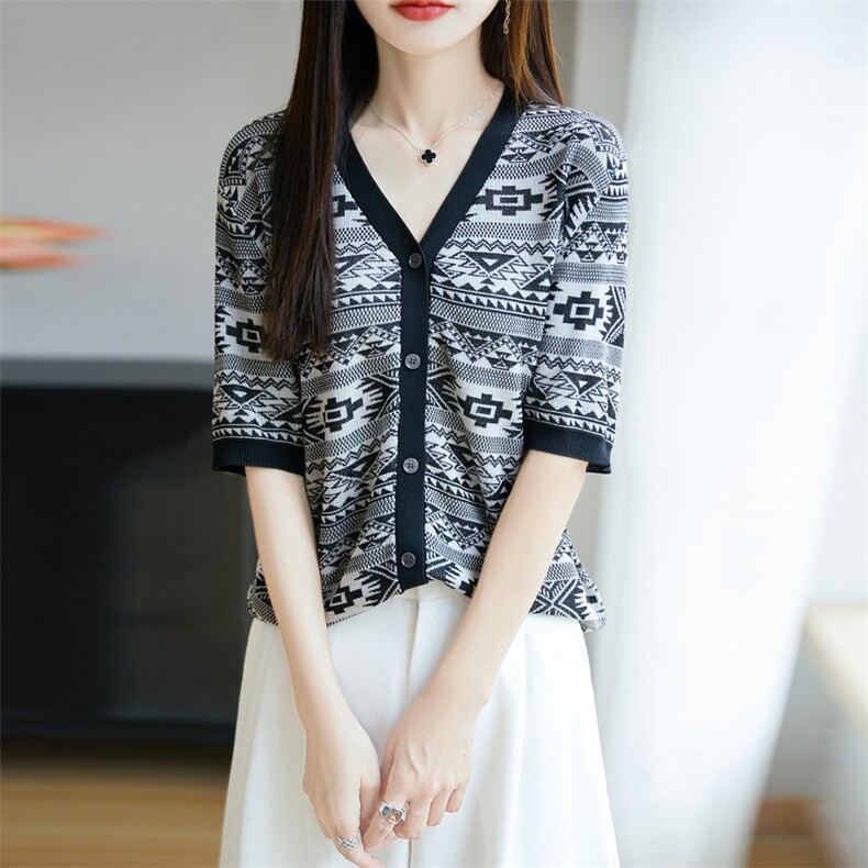 天丝提花V领针织短袖T恤开衫女2025夏薄宽松气质打底百搭小衫上衣，女装T恤，唐诺