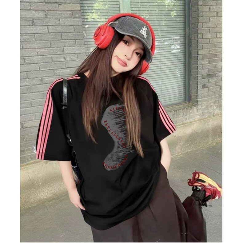抖音得物品质二开240克宽松纯棉美式潮牌印花三条杠中性风短袖T恤图片