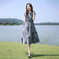 高端无袖碎花天丝雪纺连衣裙女2025夏季新款宽松显瘦印花度假裙子，女装连衣裙，凝聚力