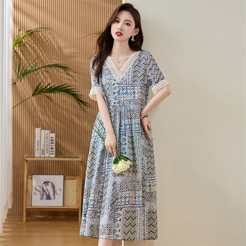 波西米亚印花连衣裙女夏2025新休闲宽松显瘦V领蕾丝拼接减龄裙子,女装连衣裙,姿衣坊