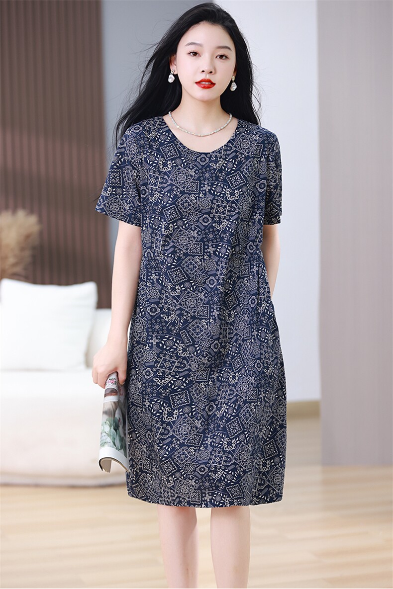 复古蓝色碎花连衣裙胖妹妹圆领娃娃裙女2024新款夏季潮大码遮肚子,女装连衣裙,鑫鑫格