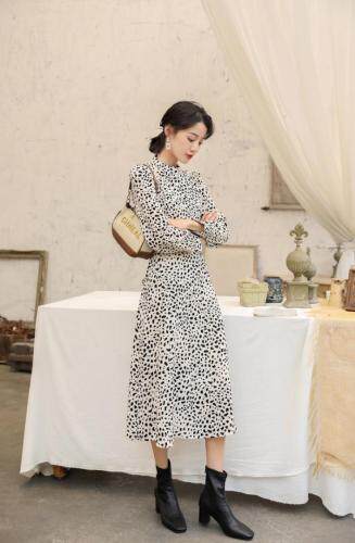 冬季新款加绒加厚连衣裙，女装连衣裙，荷塘月色