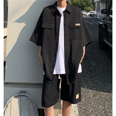 黑色
