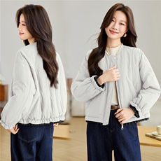 2025年冬季宽松圆领格子下摆拼接轻薄棉服棉衣短外套，女装棉衣/棉服，简韵佳