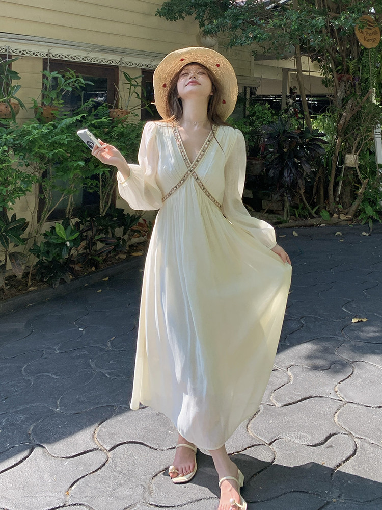 米白色法式v领连衣裙女2025夏季新款浪漫度假风气质超仙仙女长裙,女装连衣裙,韩蜜菓