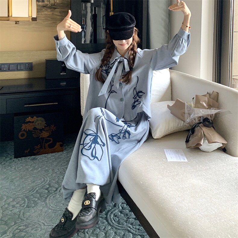 蓝色刺绣衬衫半身裙女2025春季新款复古设计感网红高腰a字裙,女装连衣裙,2C372