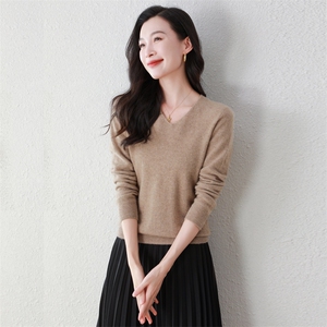 100%纯山羊绒v领羊绒衫女秋冬新款简约纯色松驰感宽松打底上衣图片