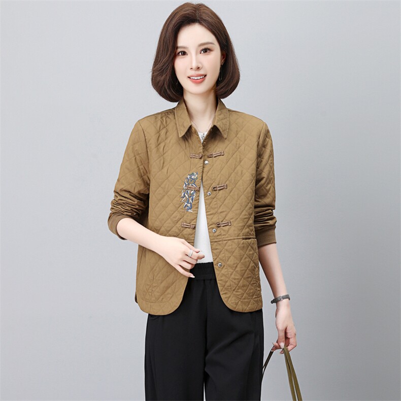 秋春装新款短外套长袖盘扣刺绣休闲宽松上衣女风衣中老年西装潮牌，女装短外套，璐依舞