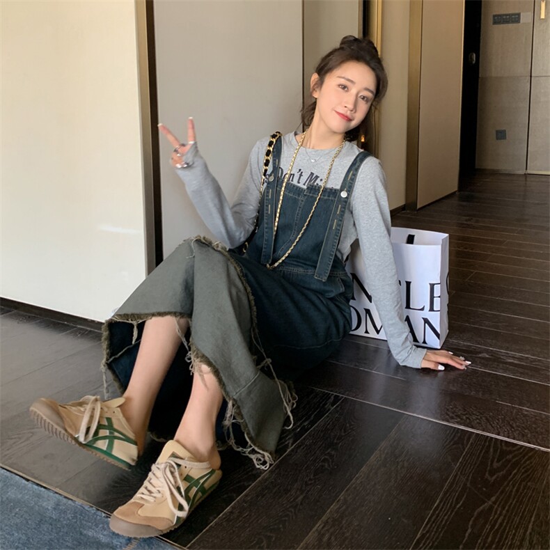 法式复古设计感牛仔背带裙女2024春季新款毛边流苏减龄吊带连衣裙图片