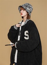 黑色