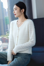 早秋新款时尚镂空桃花V领开衫优雅气质百搭显瘦羊绒衫，女装羊绒衫，百越羊绒