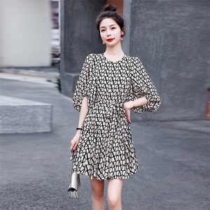 小个子红色碎花连衣裙女2024夏季新款气质收腰显瘦灯笼袖雪纺裙子图片
