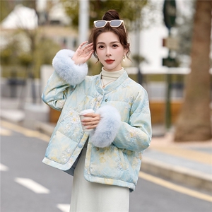 现货。2025年潮冬季真狐狸毛重工刺绣短款新中式羽绒服新款图片