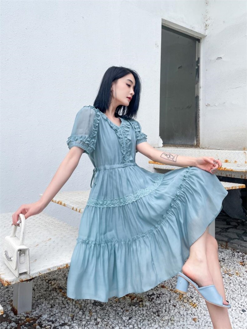 韩版宽松木耳边设计风格连衣裙，女装连衣裙，天使公主