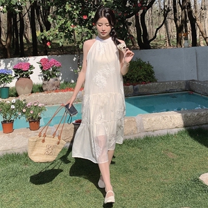 时尚度假小个子挂脖海边连衣裙女夏2025新款木耳边拼接温柔吊带裙图片