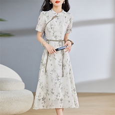 2024年夏季新款女装盘扣高腰旗袍领印花短袖中长款复古连衣裙，女装连衣裙，初闻兮