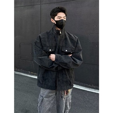 黑色