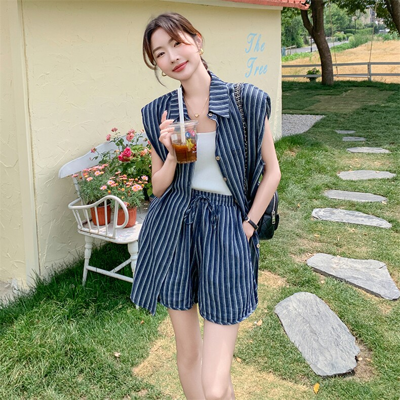 条纹衬衫短裤两件套女夏季2025超火独特绝美韩系休闲高级感一整套,女装套装/套裙,维壹