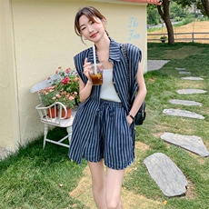 条纹衬衫短裤两件套女夏季2025超火独特绝美韩系休闲高级感一整套，女装套装/套裙，维壹