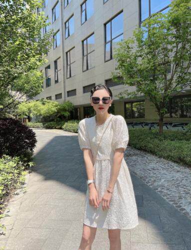 现货夏季新款韩版绣花连衣裙，女装连衣裙，漫迪MD