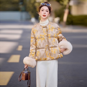 90绒。2025年冬季新中式狐狸真毛袖口拼接羽绒服外套女图片