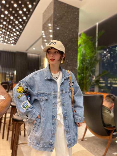 贴标牛仔外套，女装，跳跳谷